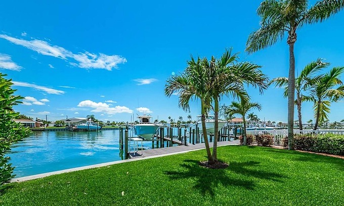 Capri Isle Condo | Large 1 Bed, 1 Bath, On Intercoastal