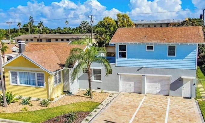Lake Worth Apartment | "Large 1bd/1ba recently renovated beauty!"