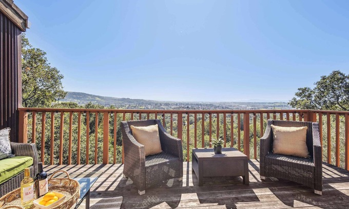 Napa House | Large 1BR with Loft & Amazing Views