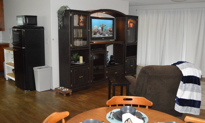 Springfield Apartment | Large 2 Bedroom Apartment- Private Retreat at Meadow Park