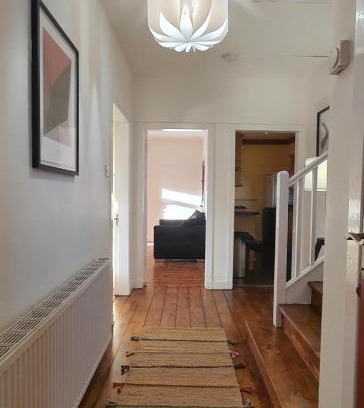 North West Apartment | Large 3 Bed Apartment Glasgow West End Free Parking & Electric Vehicle point