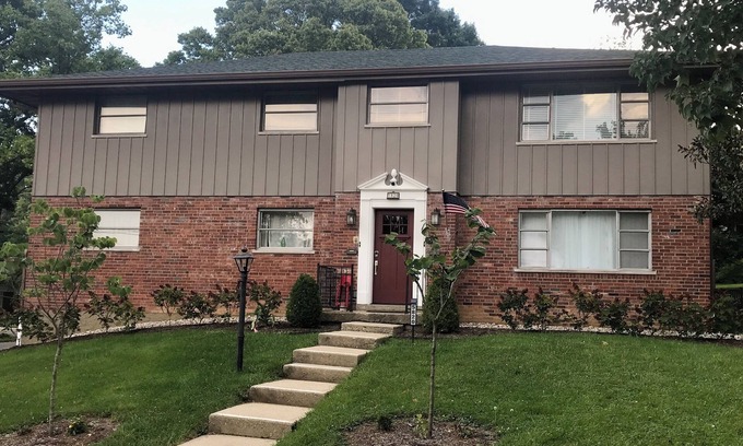 Mount Airy Apartment | Large 3 BR On Quiet Street. Perfect For Families!