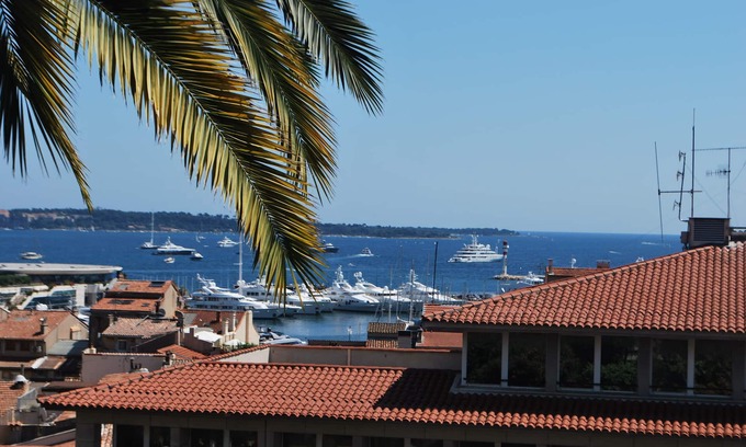 Cannes Old Town Apartment | Large 3 rooms - double living room - sea view