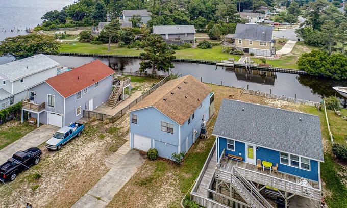 Colington House | Large 3BR Bayview Dog Friendly | Pool | Deck