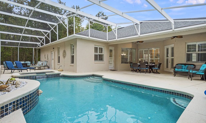 Ridgewood Lakes House | Large 4/5 bedroom private screened pool home on quiet street not overlooked
