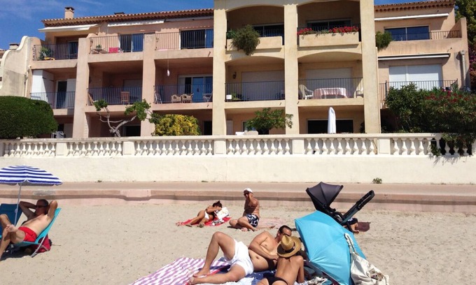 Les Lecques Apartment | Large 4 bedroom apartment on the beach sea view with Garden