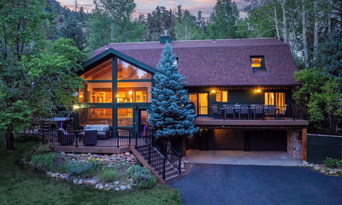 Durango - Purgatory House | Large 5 Bedroom 4 bath + hot tub 15 minutes to Purgatory or Durango 4 King beds