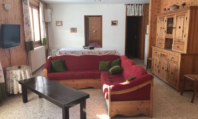 Les Gets Apartment | Large 5-bedroom apartment with WiFi and parking in Les Gets