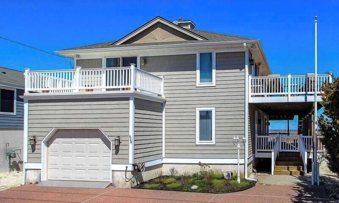 Cape May Court House House | Large 5 bedroom Bayfront home with 180 degree unobscured views of the back bay