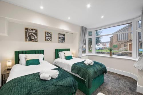 Cowley House | Large 5 Bedroom-Free Parking-Great Transport Links