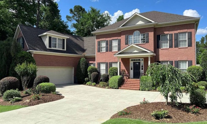 Evans House | Large 5B/3.5b home with 6 gel foam beds Genetix 14