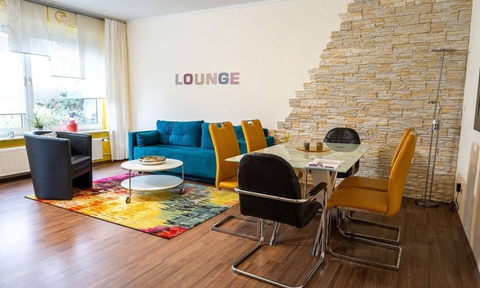 Niestetal Apartment | Large apartment (approx. 75 m²), quiet, close to the city center, south-facing balcony, free parking, WiFi