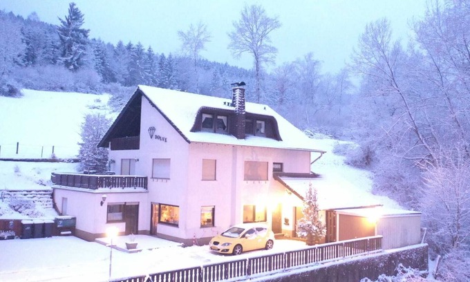 Muerlenbach House | Large Apartment in the Vulkaneifel located on a mountain! Up to 12 people Middle