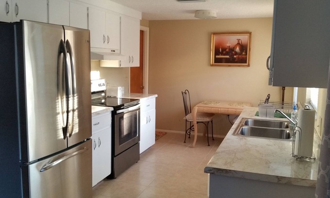 Laurel House | Large apartment in private house within walking distance to Nokomis Beach
