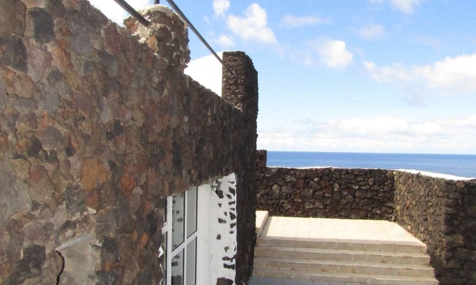 Frontera Apartment | LARGE APARTMENT ON THE COAST WITH STUNNING VIEWS
