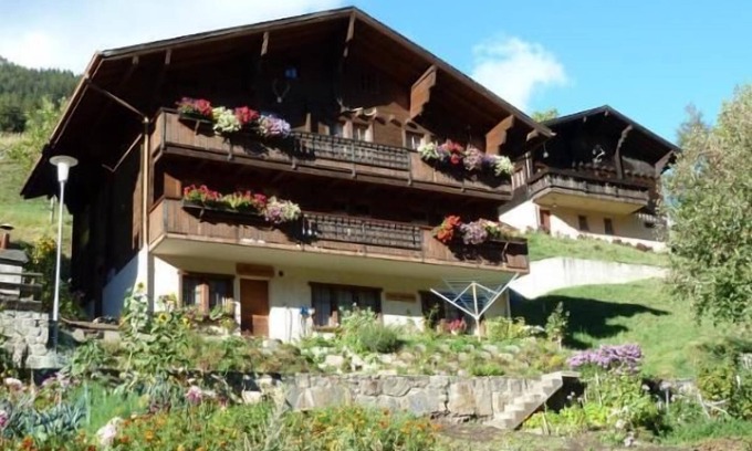 Binn Apartment | Large apartment on the outskirts of the mountain village Binn, many hiking possibilities
