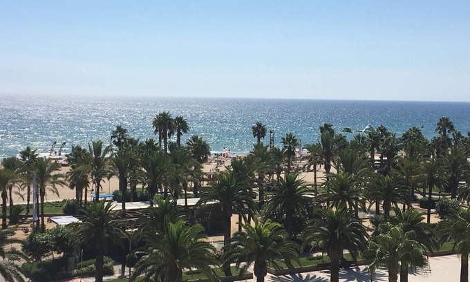 Salou City Centre Apartment | Large apartment with sea view, Llevant Beach 30 meters away! Ideal for families