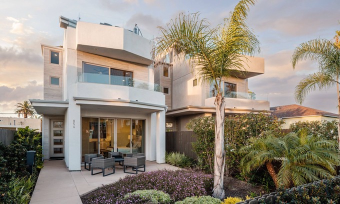 Crown Point House | Large Beach Home | 1 Block to Beach & More | AC