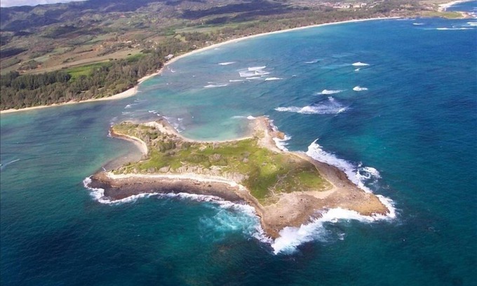 Kahuku House | Large Beachfront 5 Bedroom Home