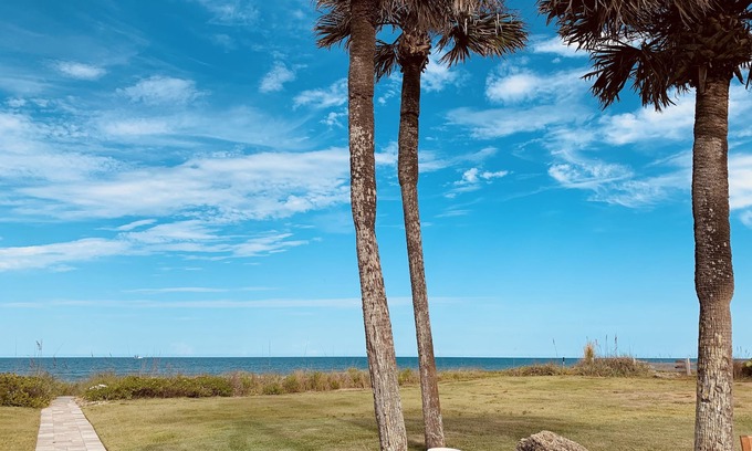 South Ponte Vedra Beach House | Large beachyard, single level no stairs or level to the beach.