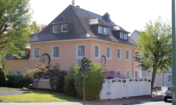 Daun House | Large, beautiful holiday home in Daun with 14 sleeping possibilities, 3 bathrooms, WiFi