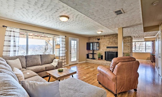Rogers House | Large Beaver Lake Hideaway with Deck on 7 Acres!