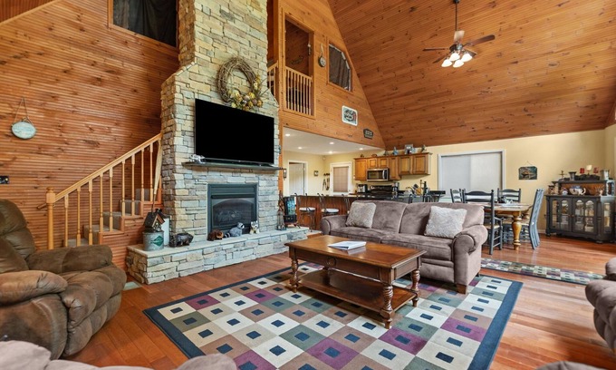 Rogers Cabin | Large Cabin Located on Deer Water Lake