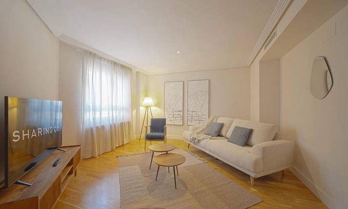 Nueva Espana Apartment | Large Castellana Apartment by Sharing Co