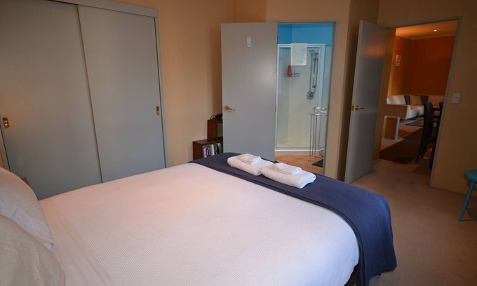 Te Aro Apartment | Large CBD Apartment (v12)