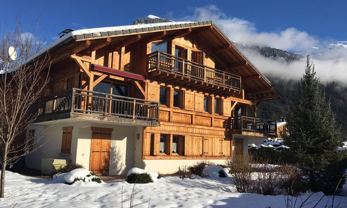 Samoens Ski Chalet | Large Chalet with garden, 5 bedrooms, mountain view, near Samoens center