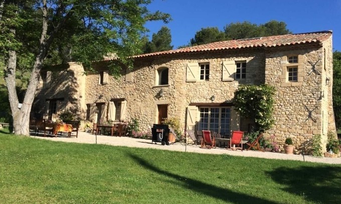 Peypin-d'Aigues House | Large character house, swimming pool, tennis, absolute calm at the foot of the Luberon,