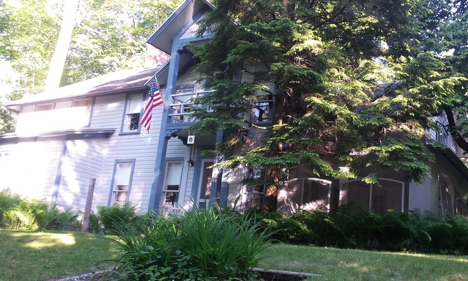 Bay View Cottage | Large Circa 1891 Victorian Cottage