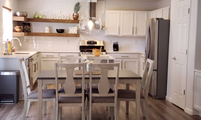 Meridian House | Large, Clean, home in Parker with 2 Car Garage!n