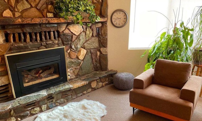 Ponderay Apartment | Large clean modern apartment. Great location.