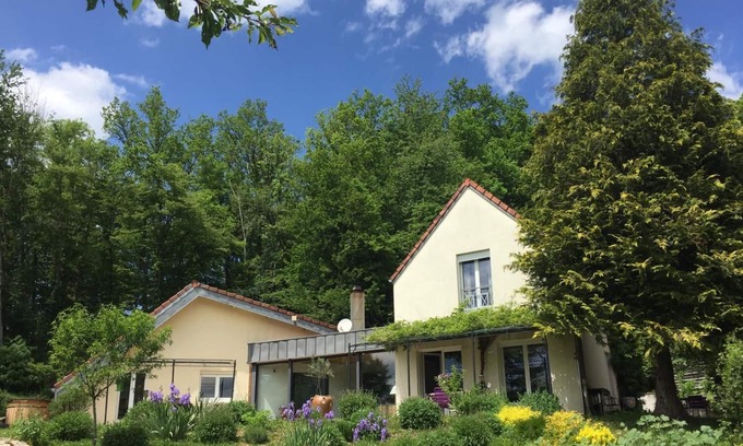 Fontain House | Large comfortable property in a quiet area, beautiful exhibition, large park for 10 people