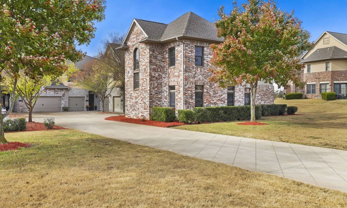 Rogers Condo | Large Condo! Great Location!
