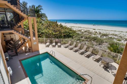 Bradenton Beach House | Large Condo just steps from Beach or Bay Views