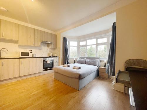 Brondesbury Park House | Large Cosy Property 15min from Central London