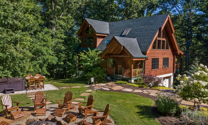 Leicester Cabin | Large Cozy Cabin in Asheville Area Mountains