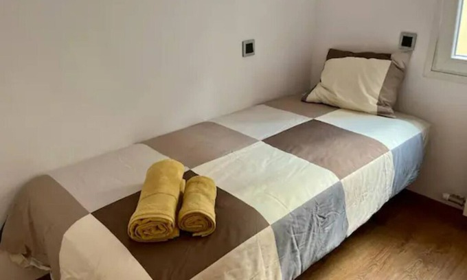 El Port Apartment | Large Apartment Near Fira and City Center