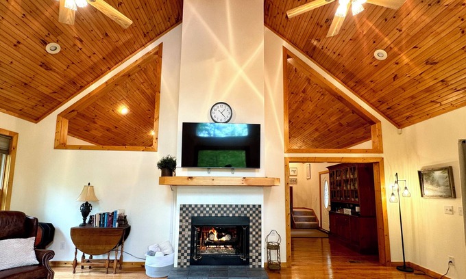 Helen Cabin | Large Family Cabin Escape in North GA Mountains on Private Pond