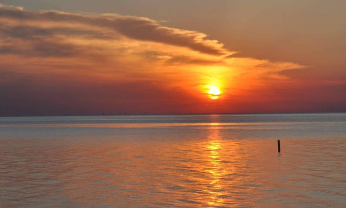 Grand Beach House | LARGE FAMILY COTTAGE-STEPS TO LAKE MICHIGAN