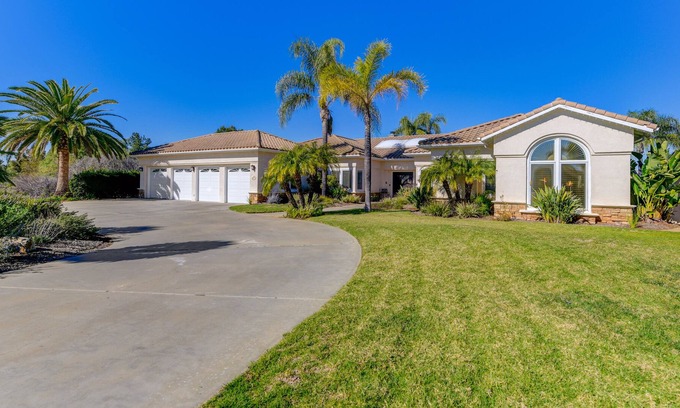 Poway House | Large family paradise + pool house