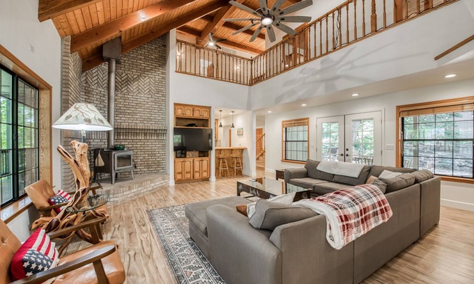 Shaver Lake Cabin | Large Family Retreat-6 BEDROOMS, Sleeps 16!