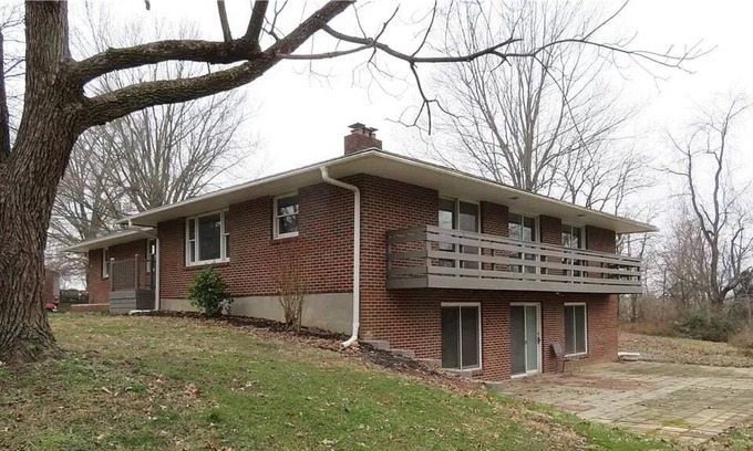 Jeffersonville - Clarksville House | LARGE Farm-style home minutes from LOUISVILLE!