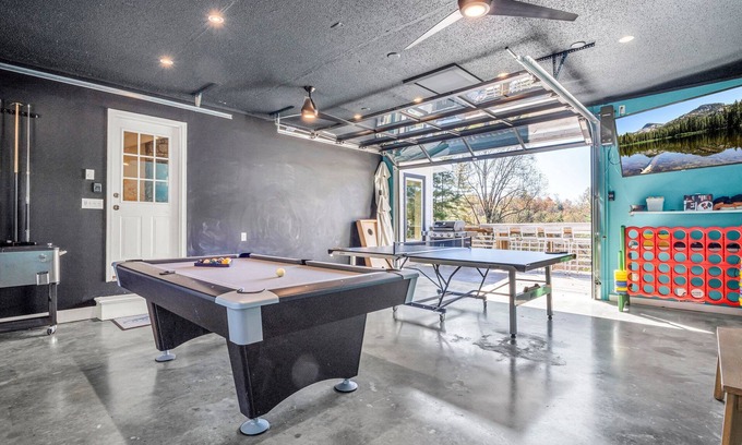 Hendersonville House | Large Fletcher Haven w/Hot Tub