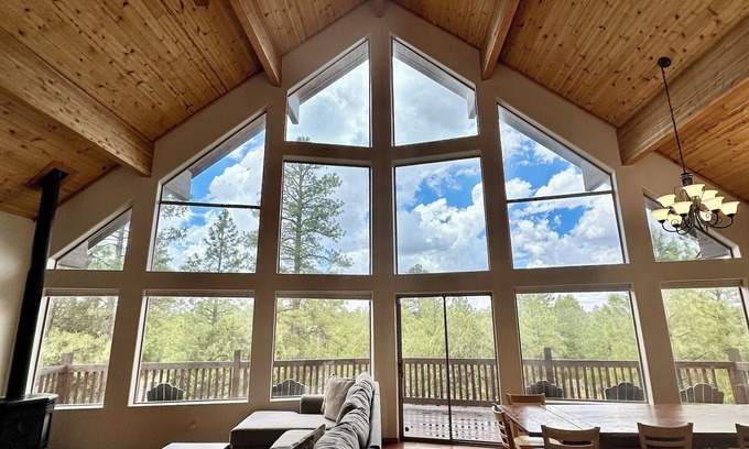 Happy Jack Cabin | Large Group Adventure Cabin with Bunks & Outdoor Bliss!