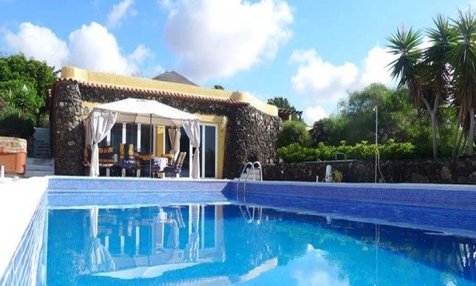 Granadilla de Abona Villa | Large Heated Pool, Hot Tub, Bar, Games Room, Gym, 2 Caves, New Outdoor Kitchen