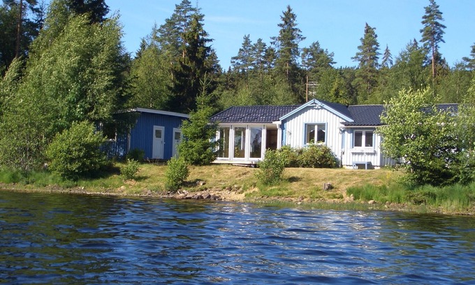 Bottnaryd House | Large holiday home right on the lake Mulserydsjön with sauna