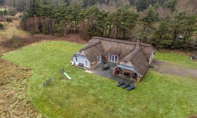 Øhuse House | Large holiday home with pool, spa and sauna, 1500 meters from the North Sea.